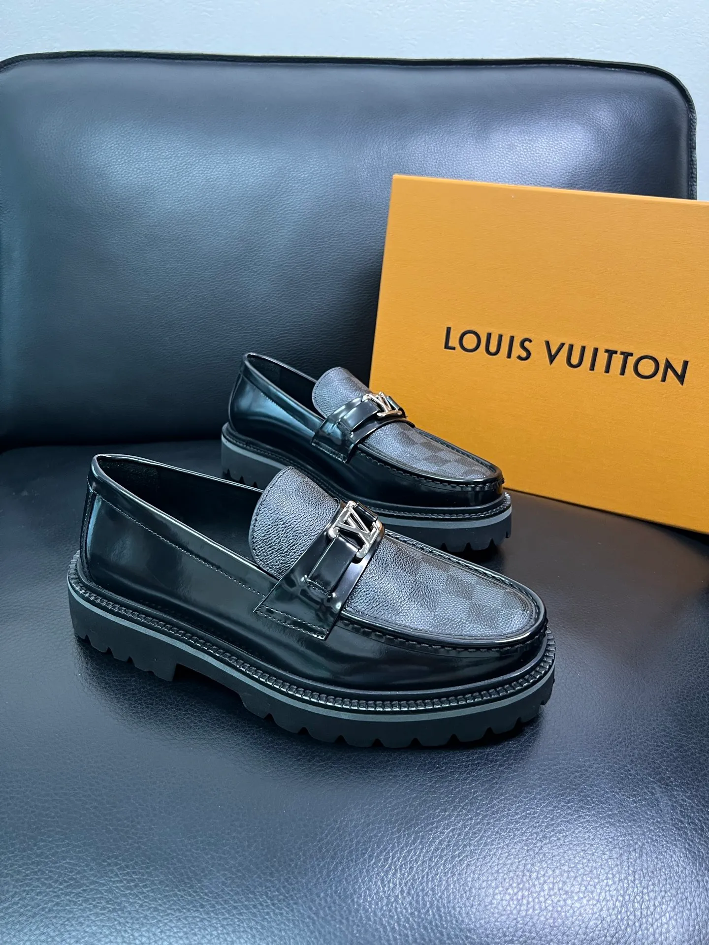 Men's shoes 💰780 Lv top purchasing Louis Vuitton leather shoes counter synchronization, uppers imported from Italy, imported water-dyed cowhide lining, soles: original soles specially provided by the original factory, original factory follow-up goods, high quality, welcome to compare, code number 38-44 (customized 45) 85842